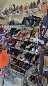 CALÇADOS DIVERSOS - FEMININOS E MASCULINOS - VÁRIOS TAMANHOS E DE MARCAS